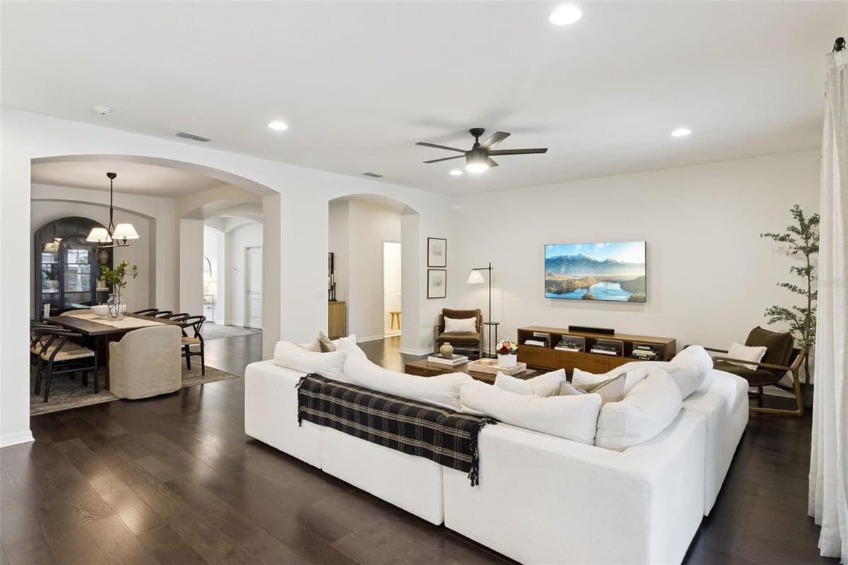 5743 THOMAS SQUARE DRIVE — photo 11 of 53