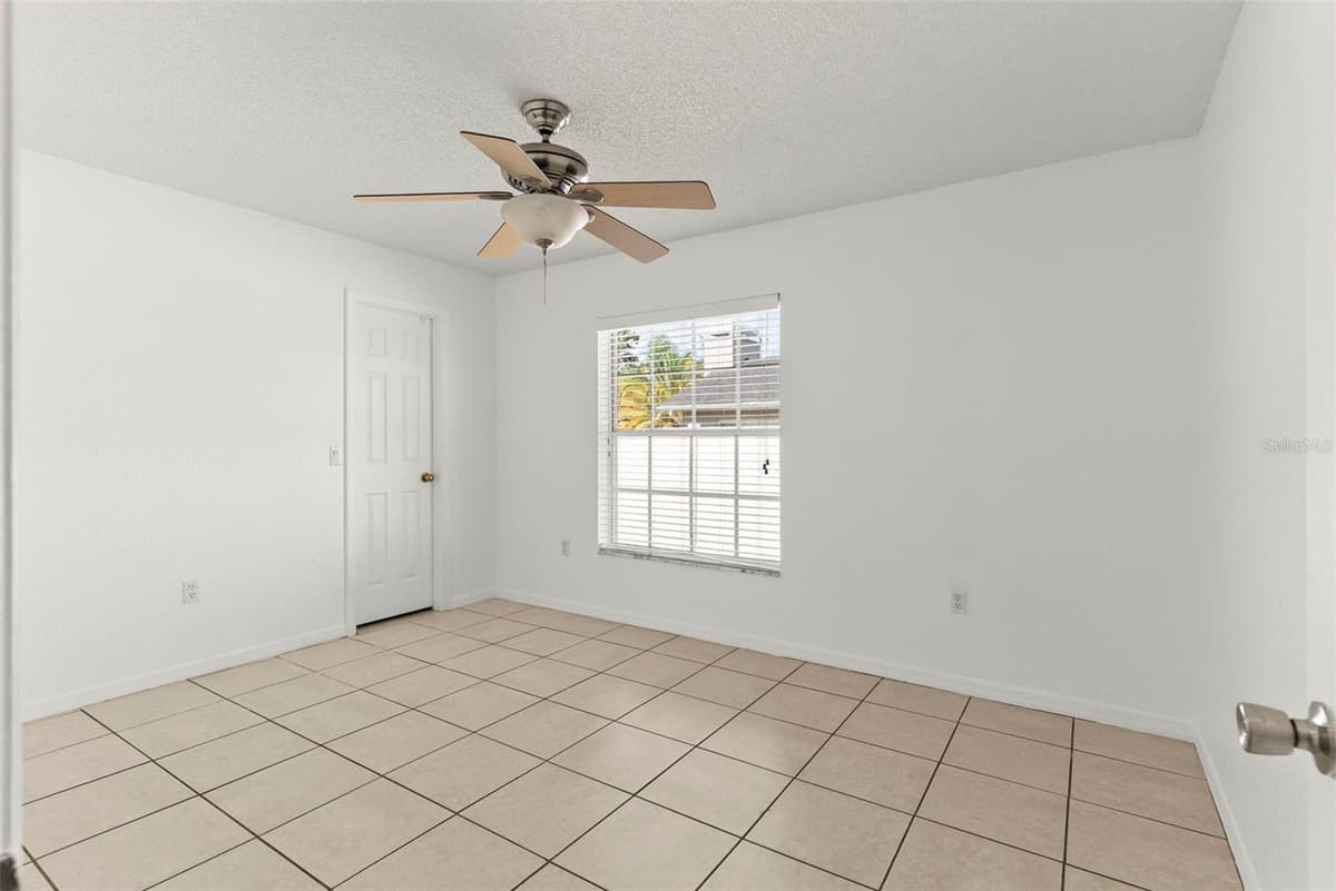 4653 MARINER BOULEVARD — photo 22 of 46
