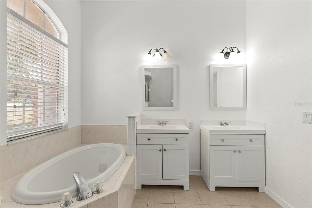 4653 MARINER BOULEVARD — photo 18 of 46