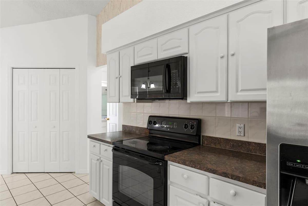4653 MARINER BOULEVARD — photo 15 of 46