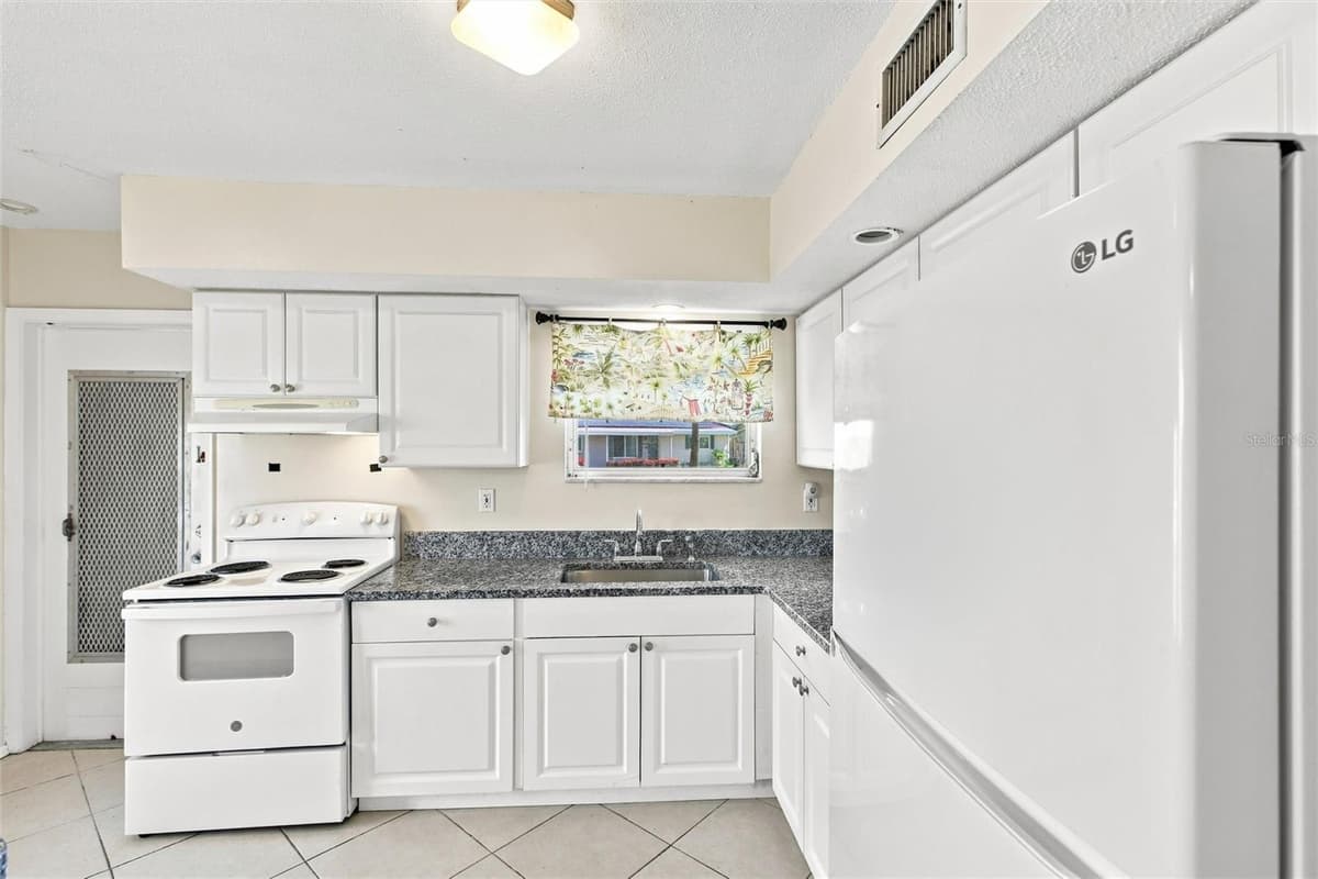8381 FAY AVENUE — photo 15 of 34