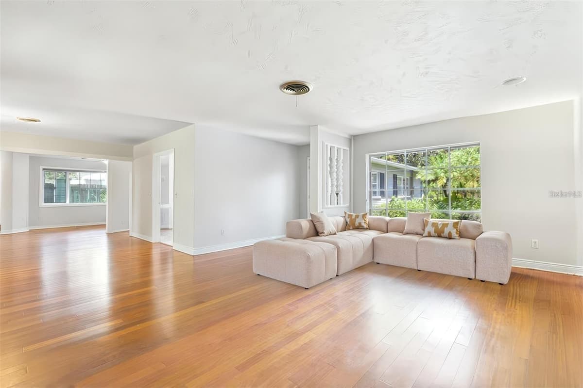 2102 KYRA DRIVE — photo 12 of 35