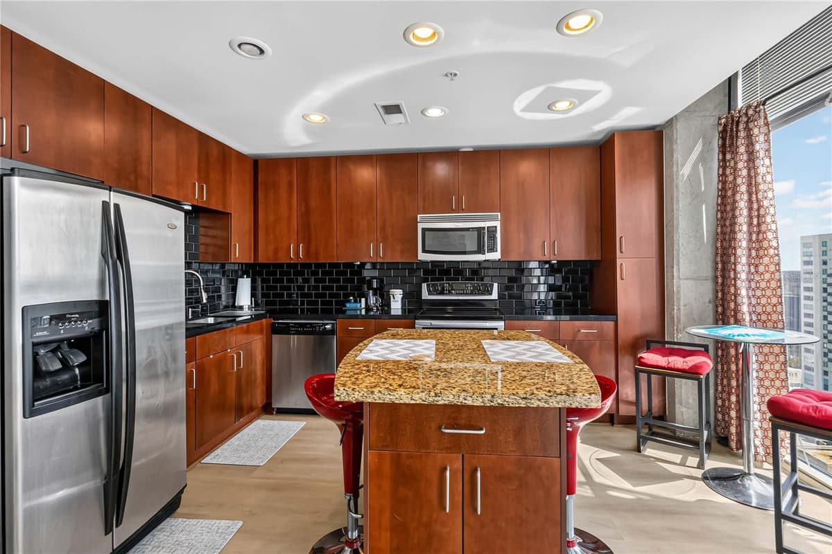 155 COURT AVENUE — photo 8 of 28