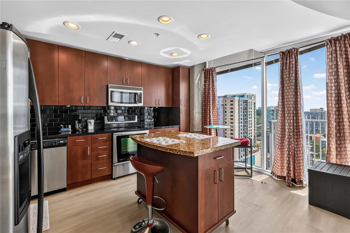 155 COURT AVENUE — photo 9 of 28