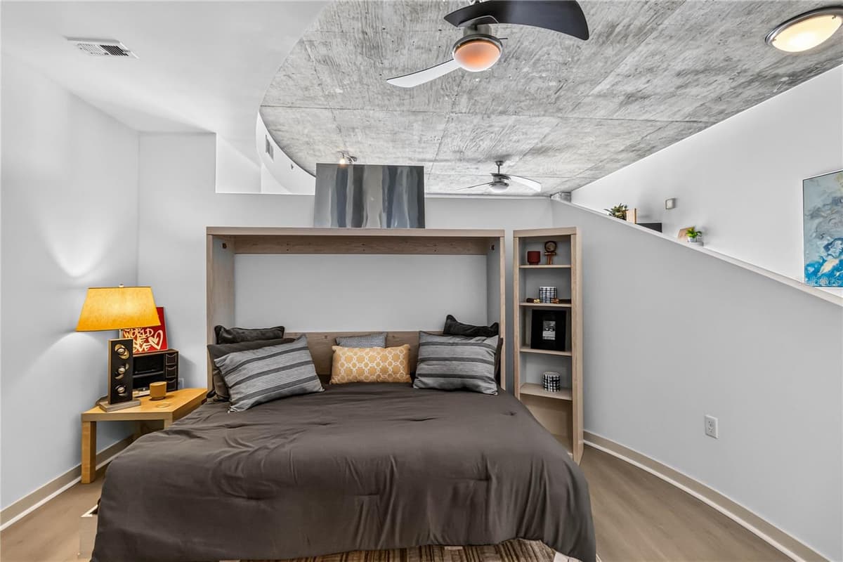 155 COURT AVENUE — photo 12 of 28
