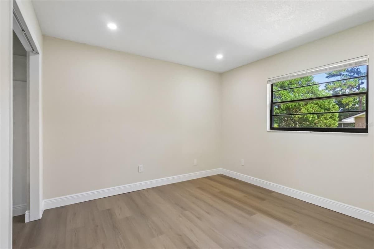 612 RODNEY DRIVE — photo 15 of 30