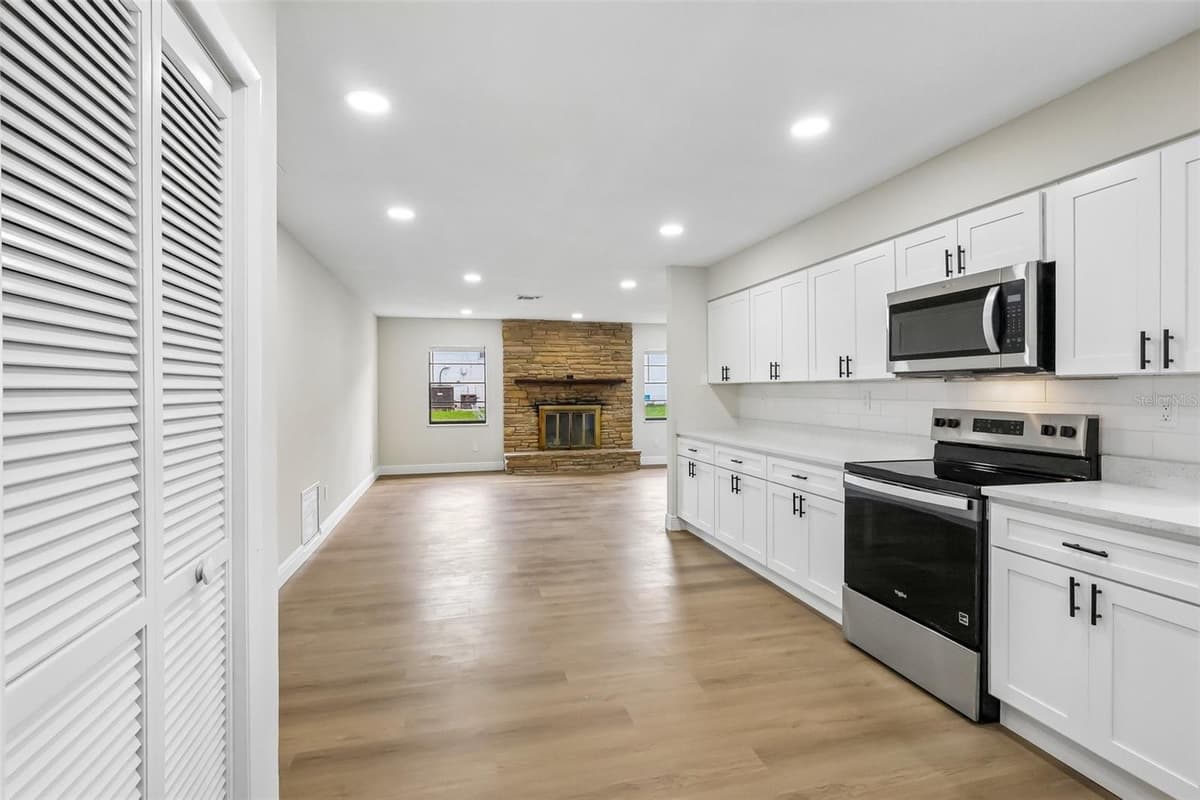 612 RODNEY DRIVE — photo 8 of 30