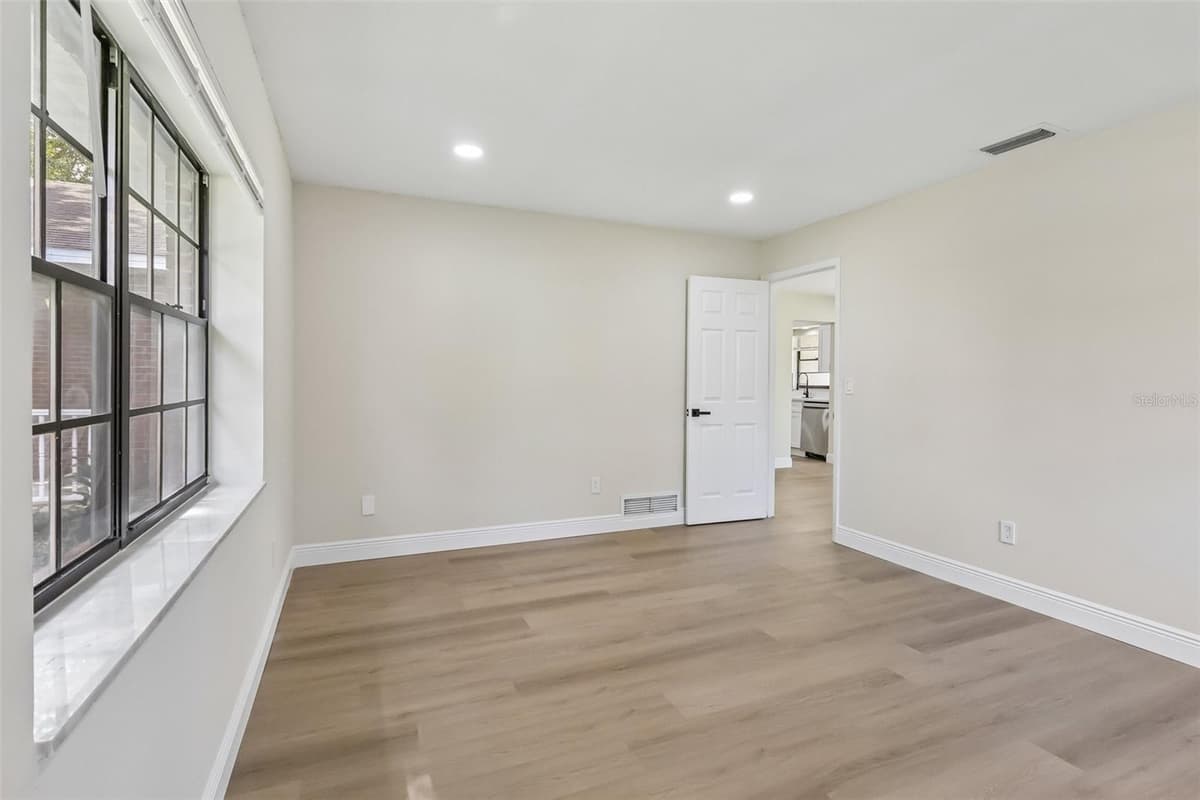 612 RODNEY DRIVE — photo 11 of 30