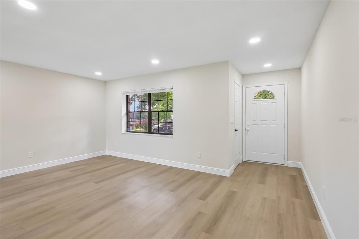 612 RODNEY DRIVE — photo 2 of 30