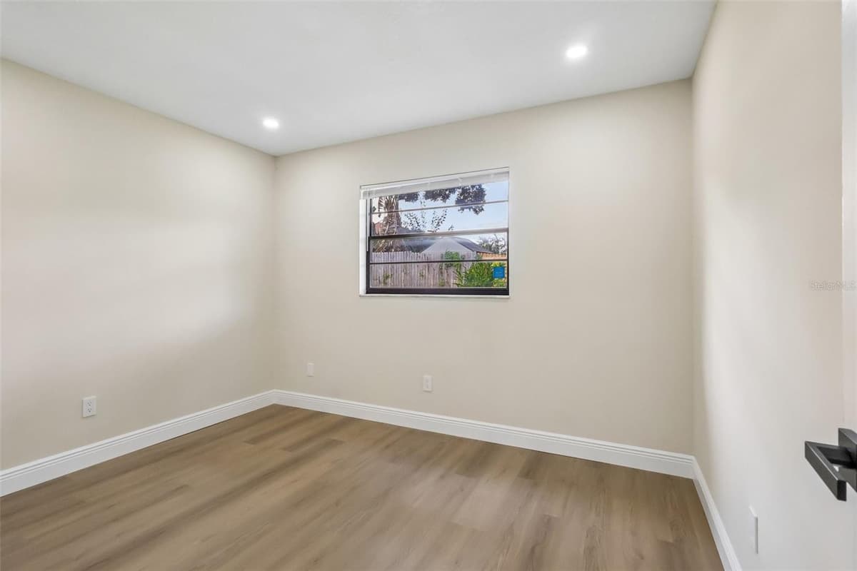 612 RODNEY DRIVE — photo 18 of 30
