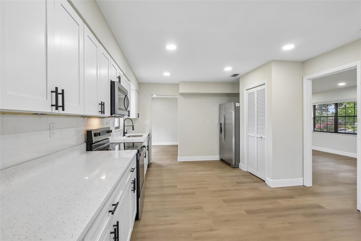 612 RODNEY DRIVE — photo 6 of 30