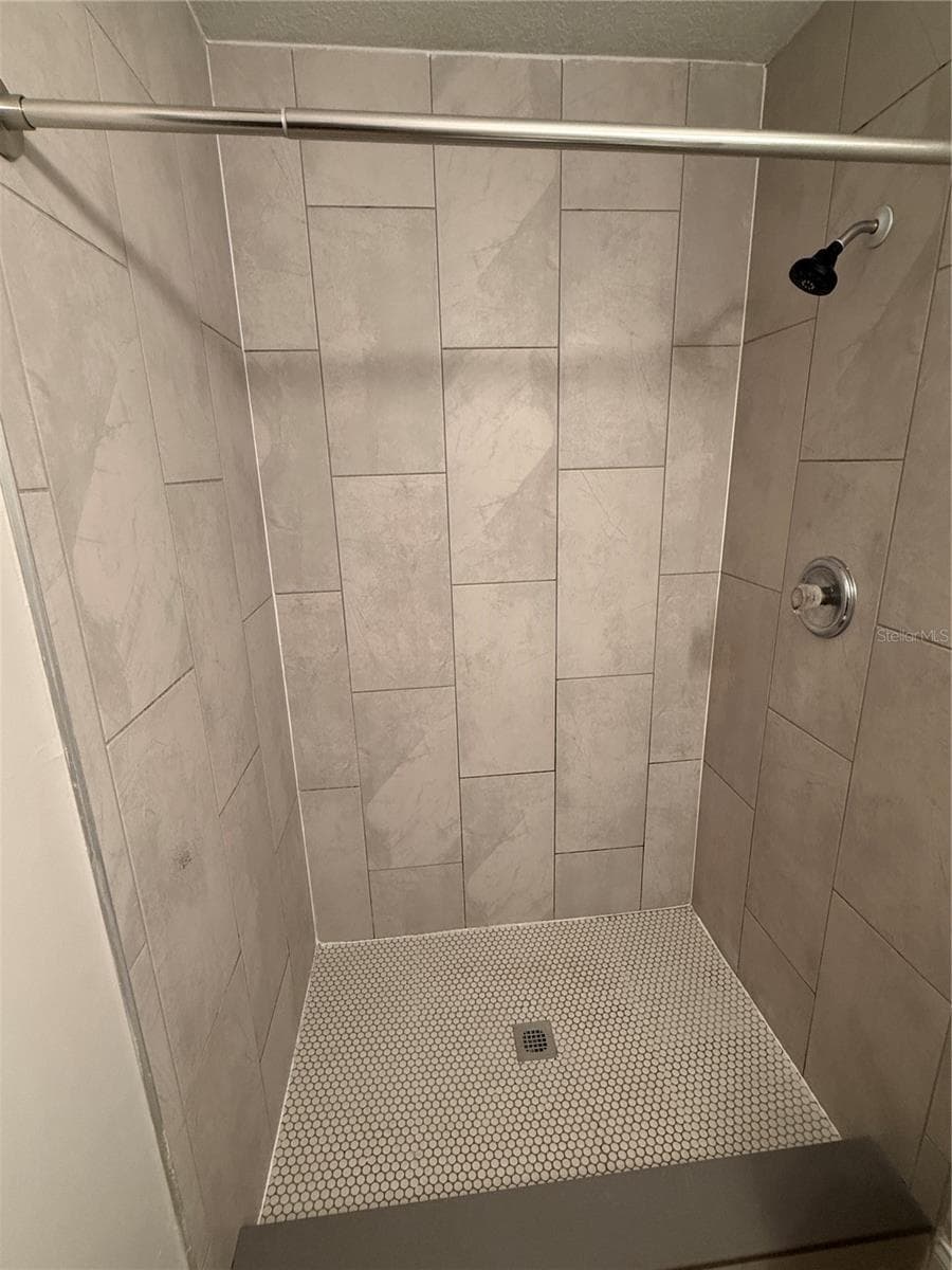 6308 RAVINNIA DRIVE — photo 21 of 30