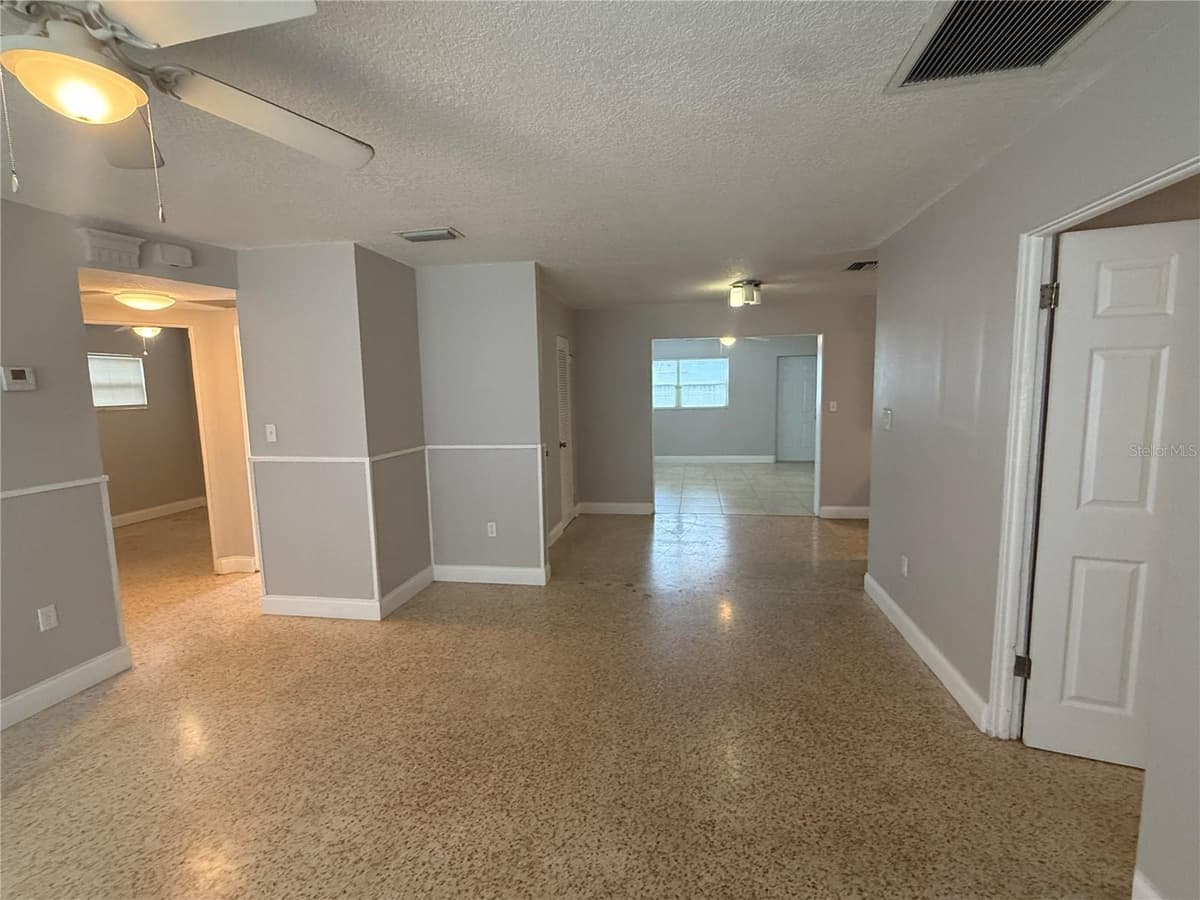 6308 RAVINNIA DRIVE — photo 12 of 30