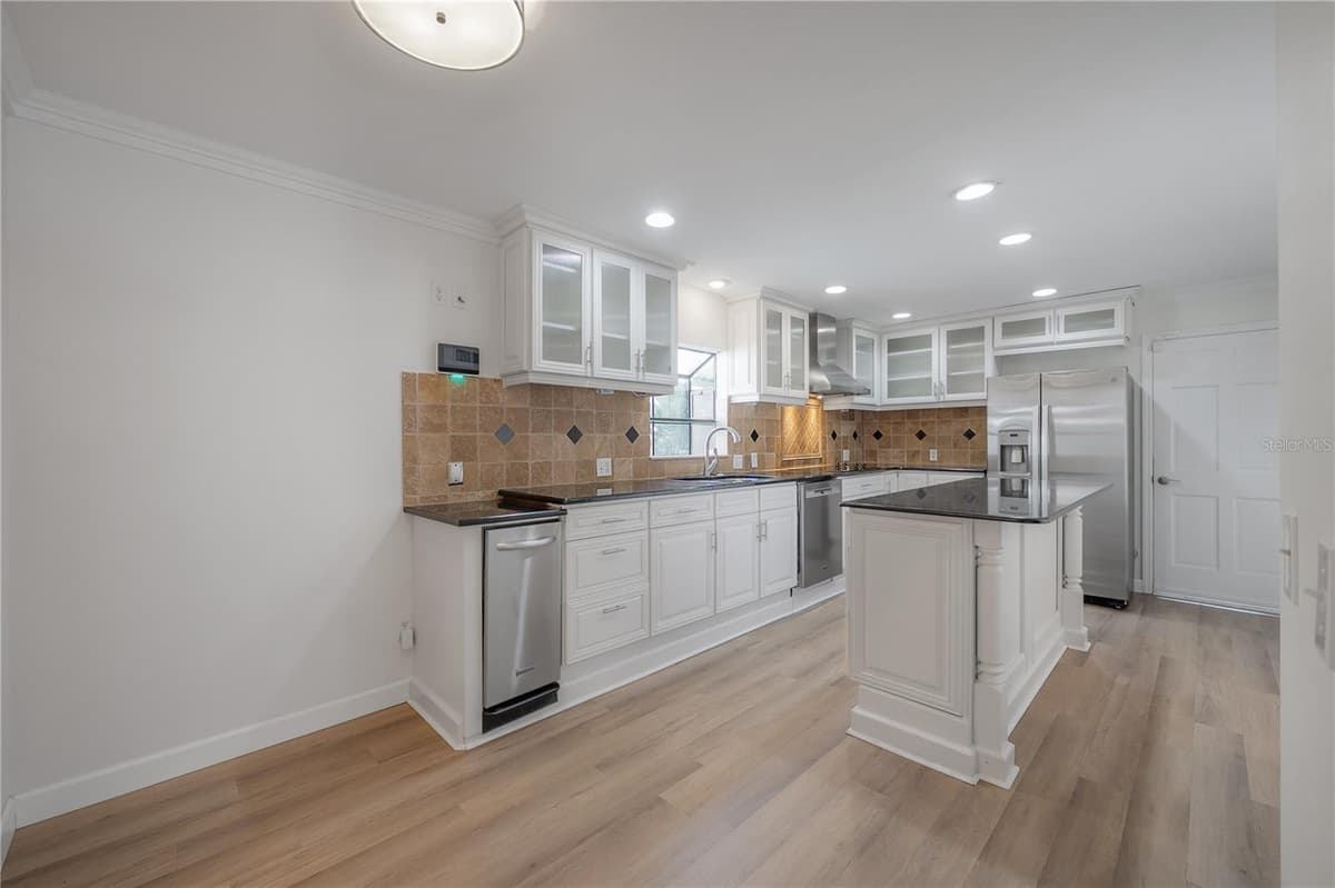 5026 CYPRESS TRACE DRIVE — photo 6 of 39