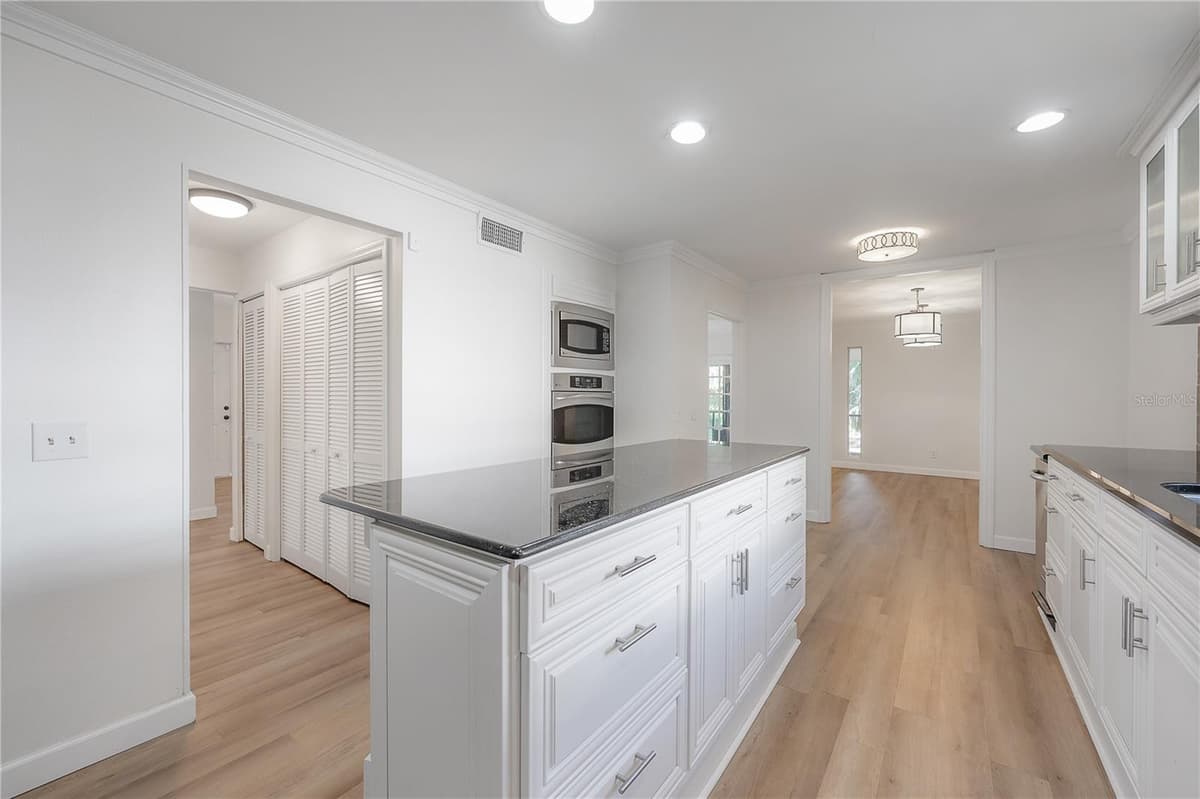 5026 CYPRESS TRACE DRIVE — photo 10 of 39
