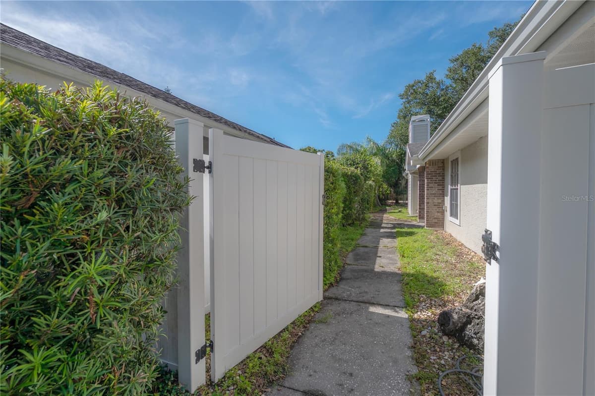 5026 CYPRESS TRACE DRIVE — photo 36 of 39