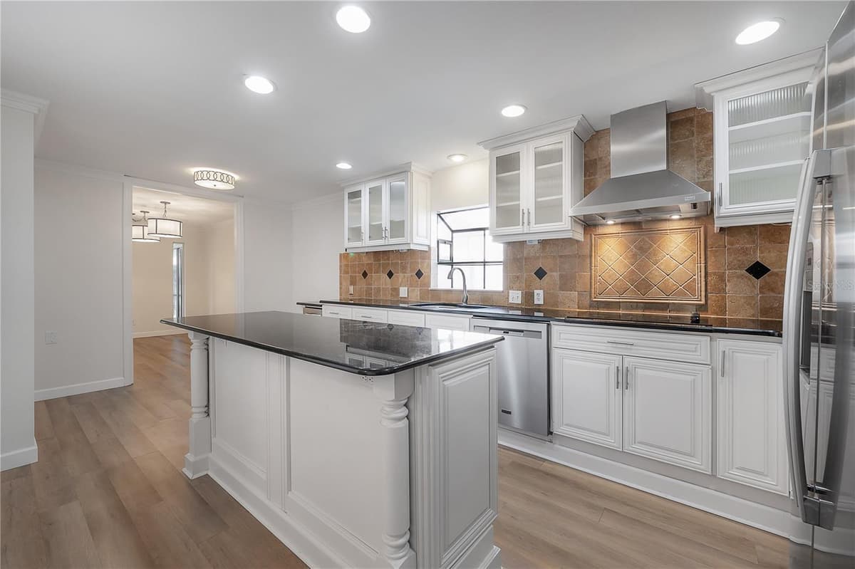 5026 CYPRESS TRACE DRIVE — photo 11 of 39