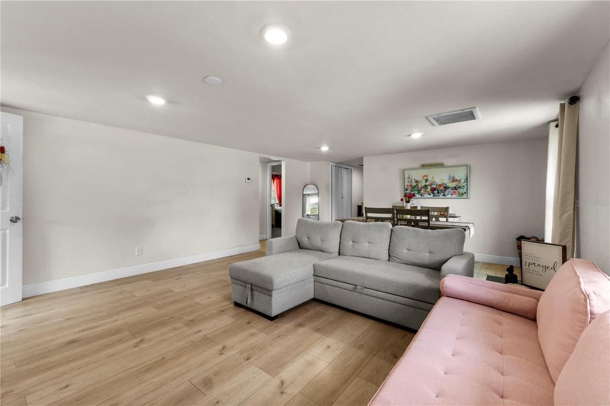 204 PINE AVENUE — photo 16 of 36