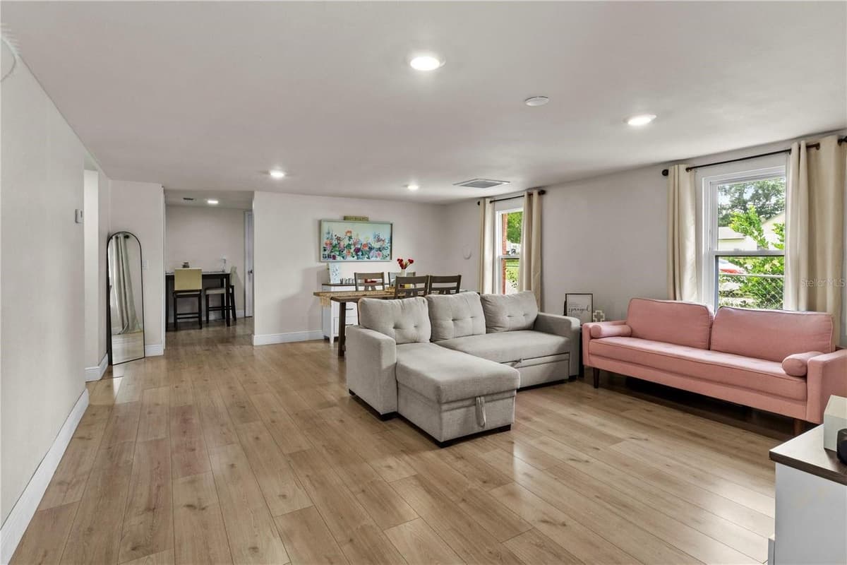 204 PINE AVENUE — photo 14 of 36