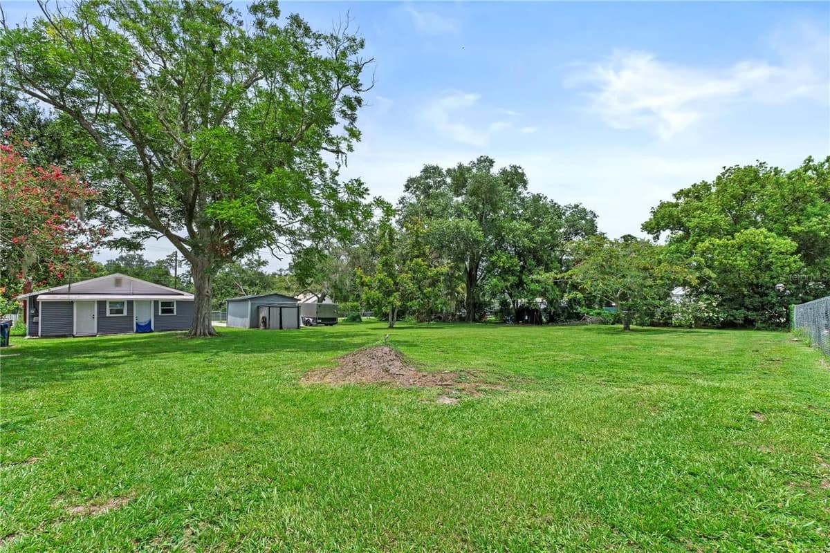 204 PINE AVENUE — photo 30 of 36