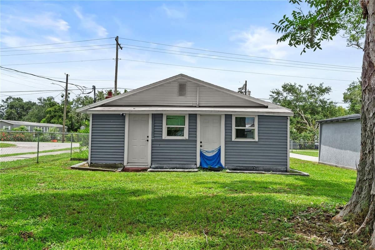 204 PINE AVENUE — photo 4 of 36