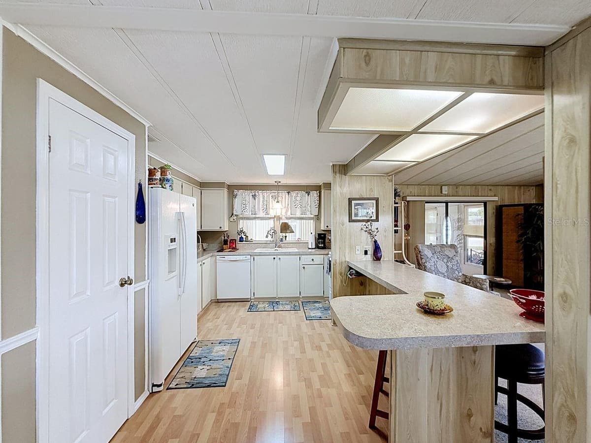 1561 APACHE CIRCLE — photo 7 of 67