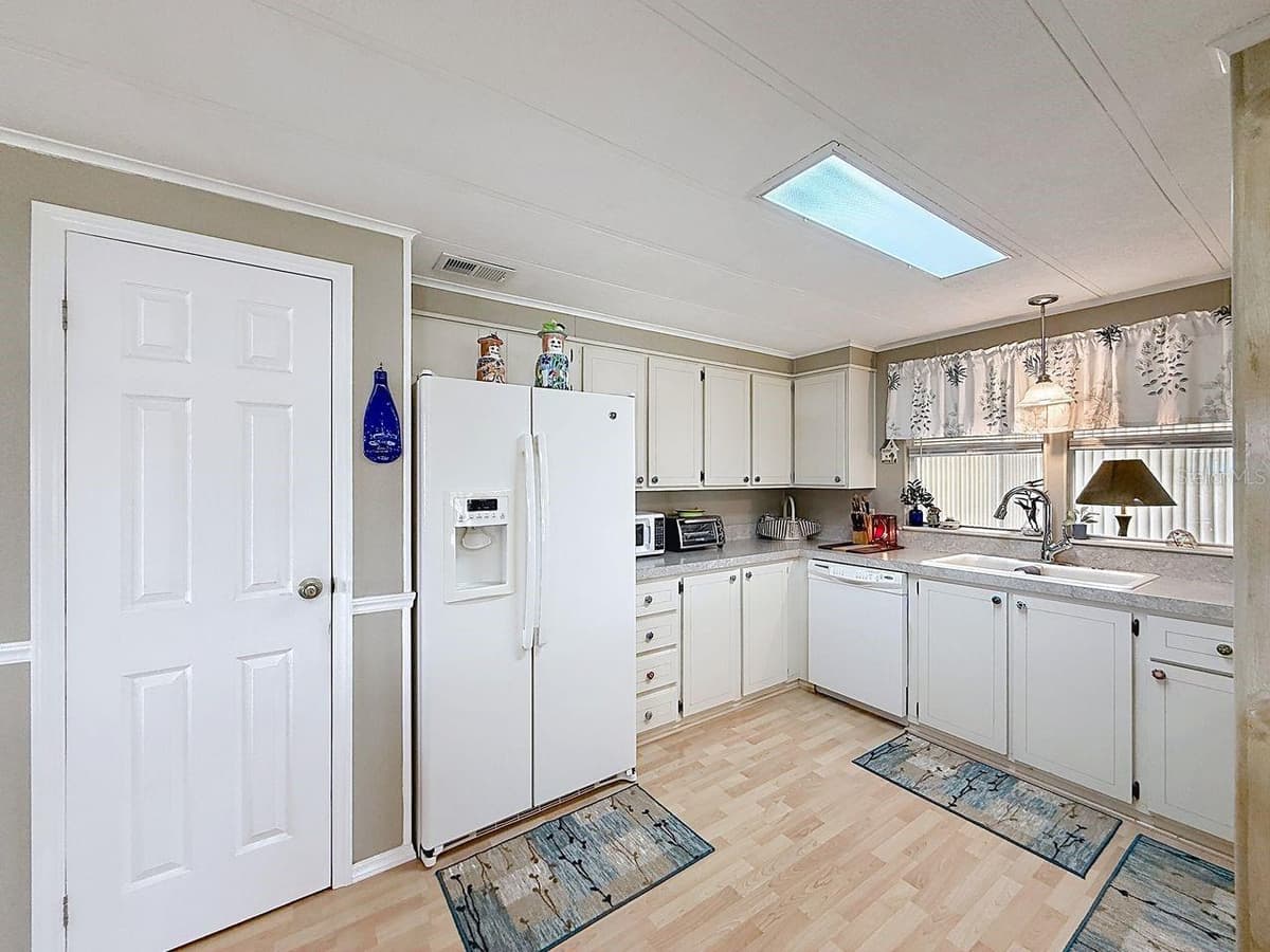 1561 APACHE CIRCLE — photo 8 of 67