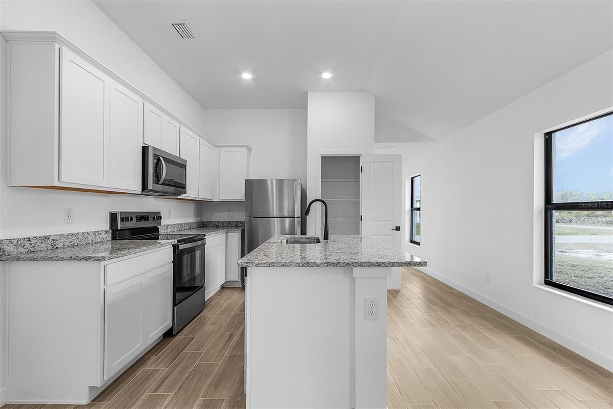 5402 OJUS STREET — photo 5 of 22