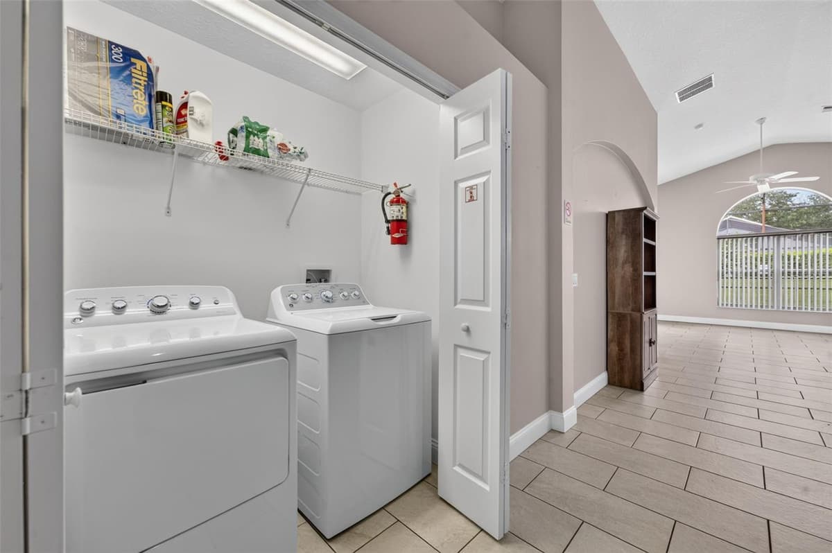 124 LANCASTER DRIVE — photo 15 of 43
