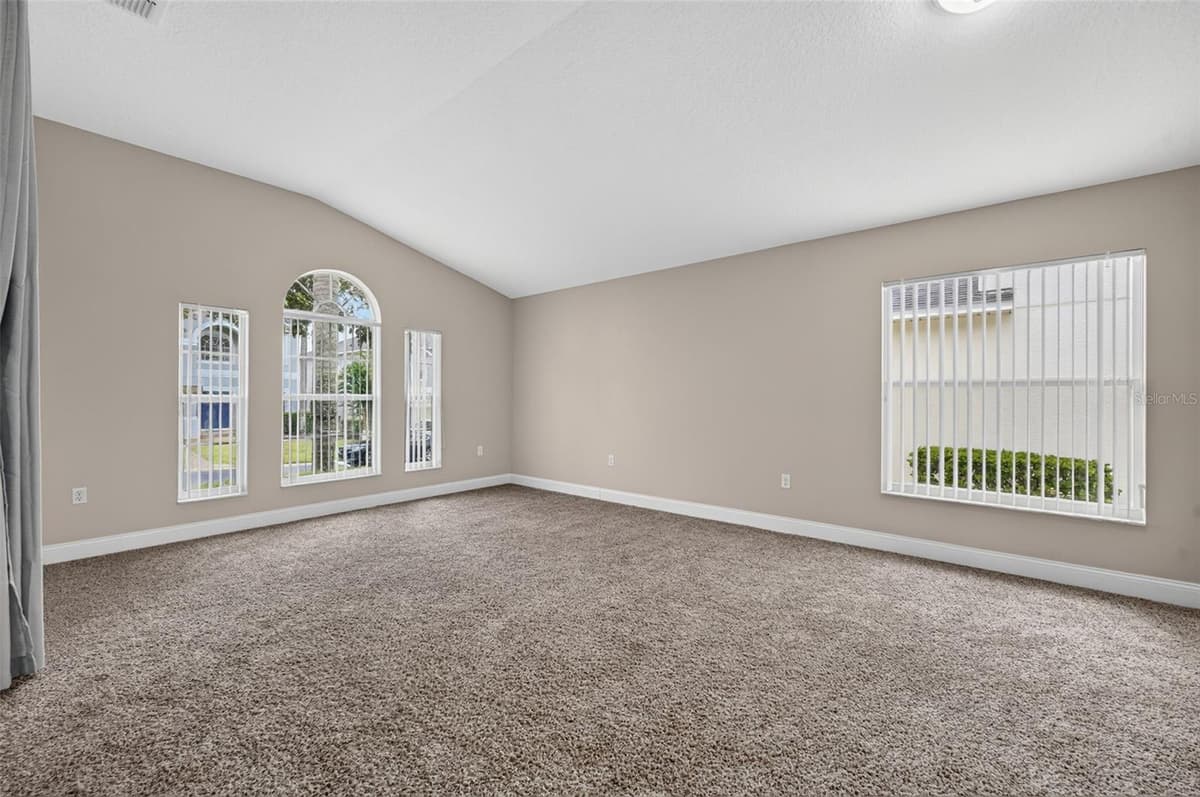 124 LANCASTER DRIVE — photo 21 of 43