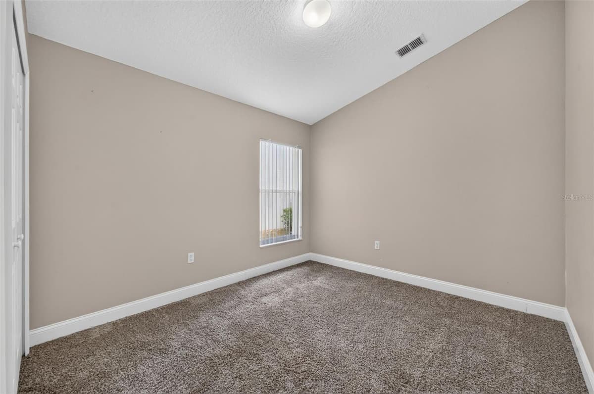 124 LANCASTER DRIVE — photo 19 of 43