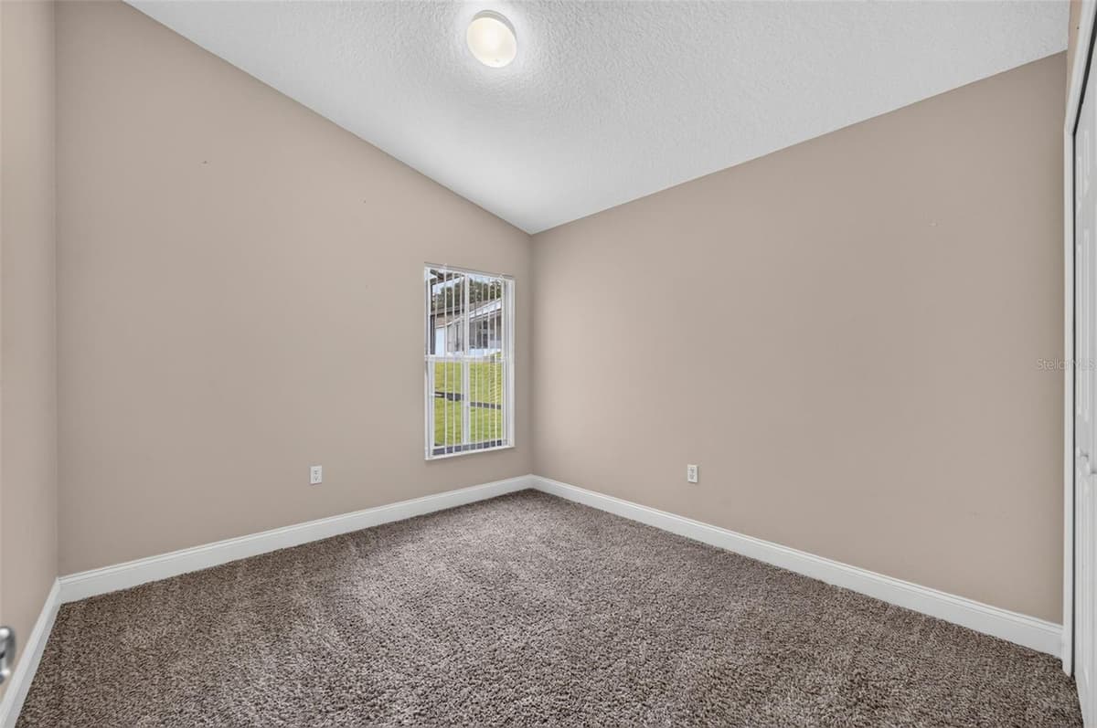 124 LANCASTER DRIVE — photo 17 of 43