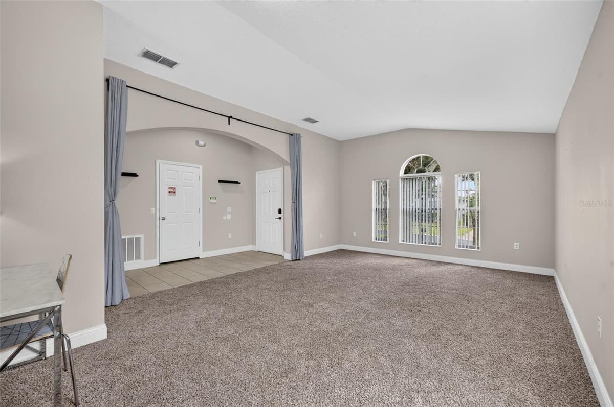 124 LANCASTER DRIVE — photo 7 of 43