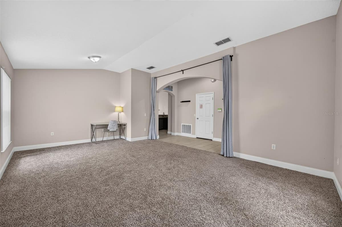 124 LANCASTER DRIVE — photo 9 of 43