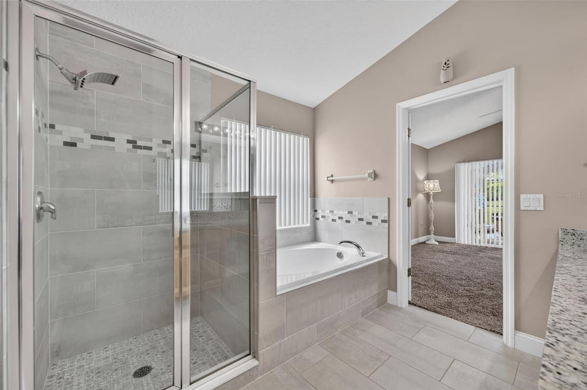 124 LANCASTER DRIVE — photo 23 of 43