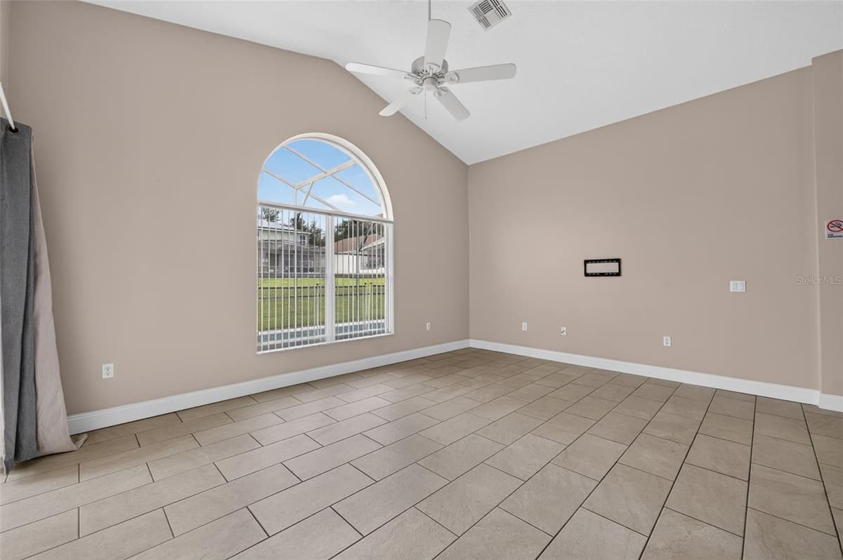 124 LANCASTER DRIVE — photo 16 of 43