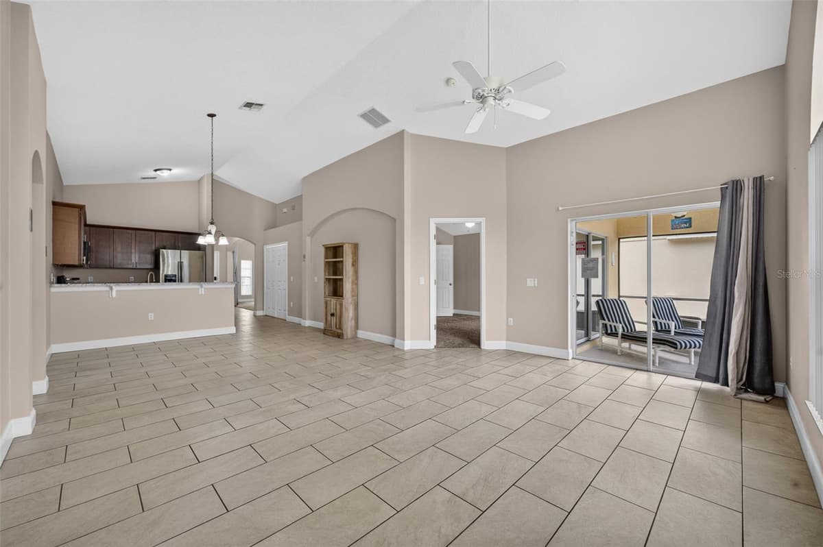 124 LANCASTER DRIVE — photo 11 of 43