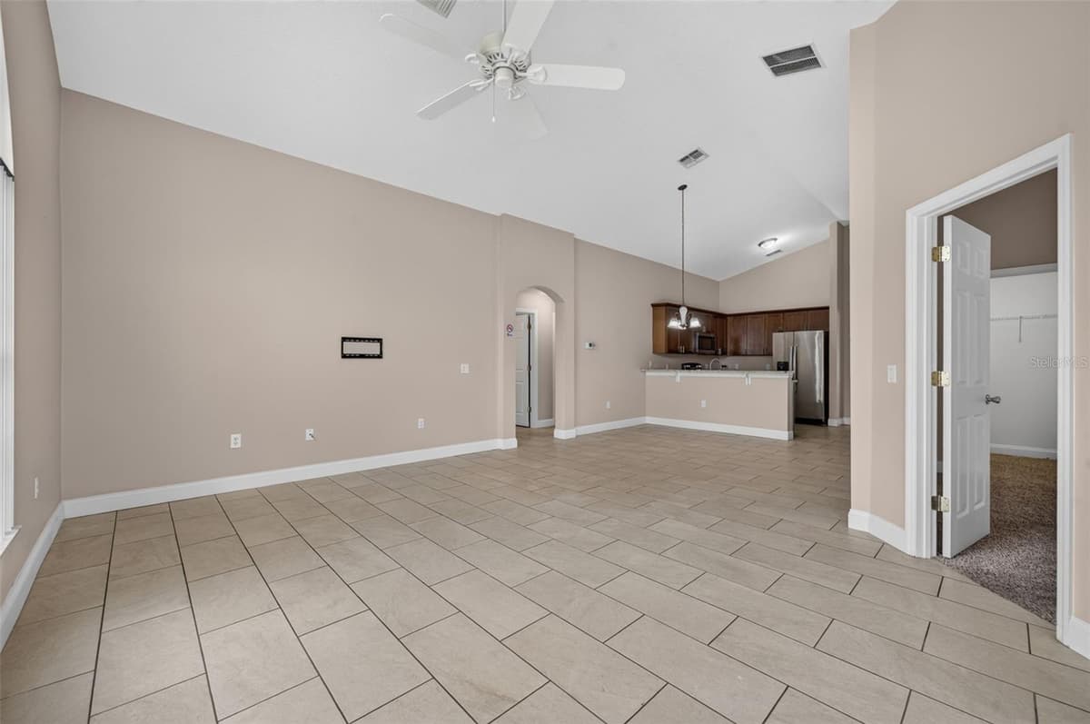 124 LANCASTER DRIVE — photo 6 of 43