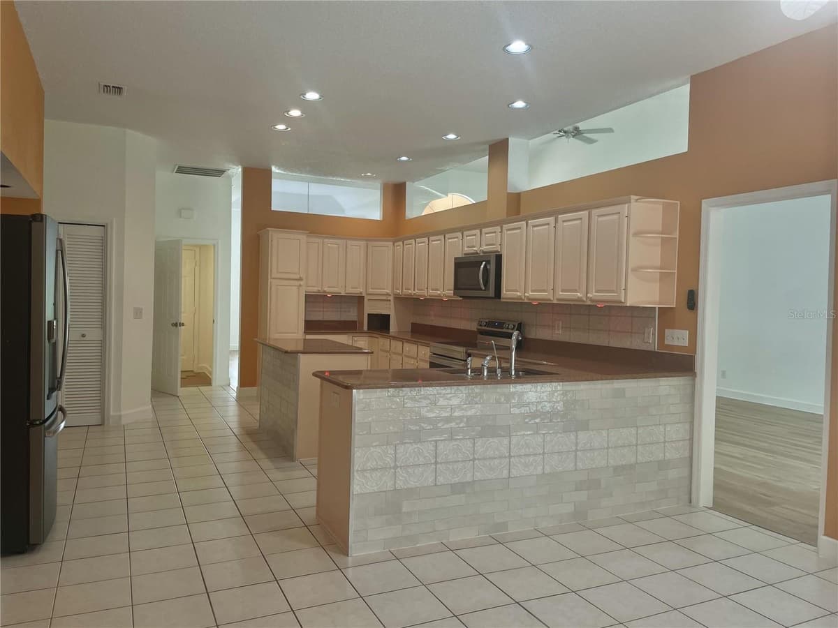 7116 PEBBLE BEACH LANE — photo 6 of 40