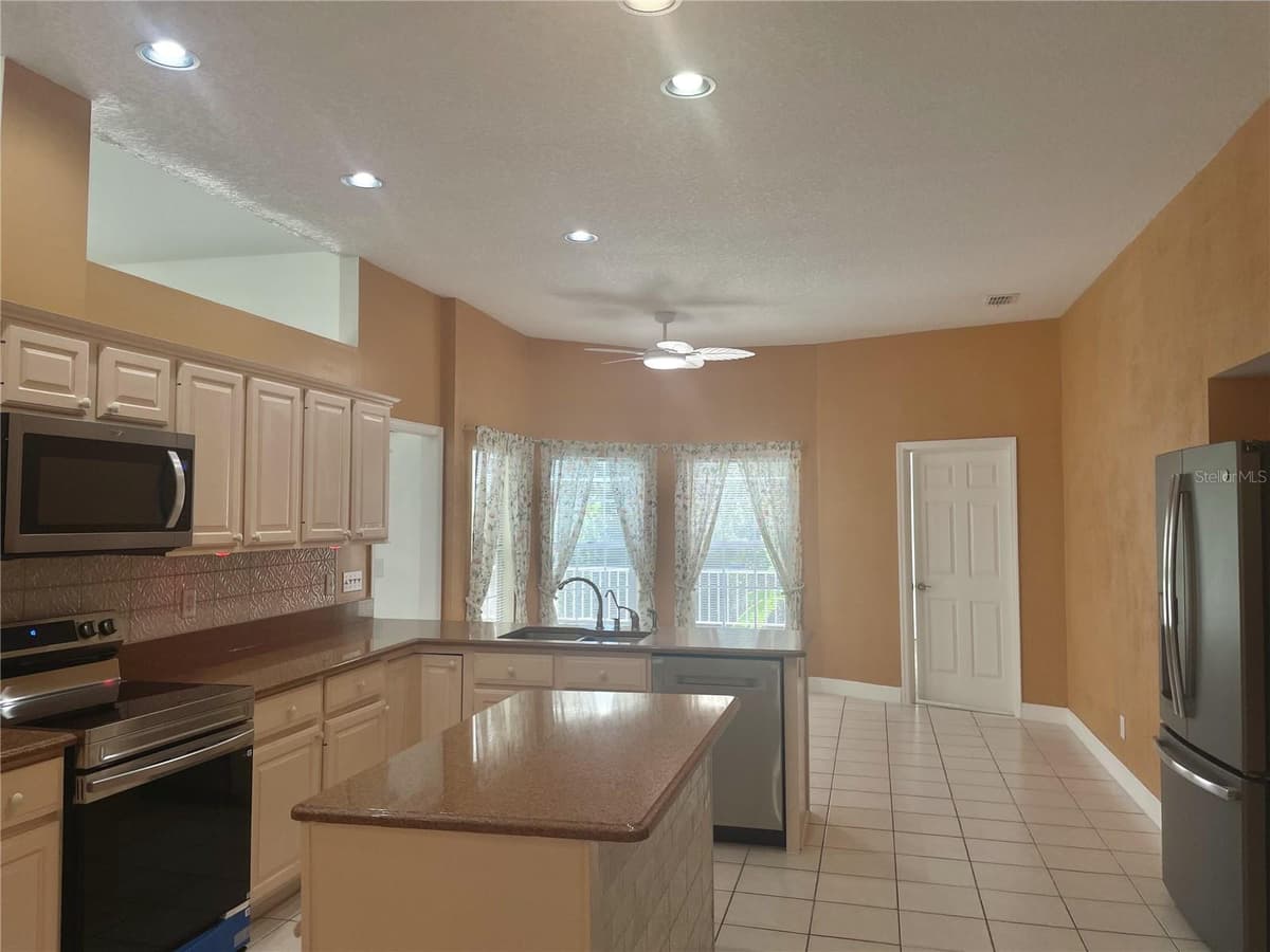 7116 PEBBLE BEACH LANE — photo 7 of 40