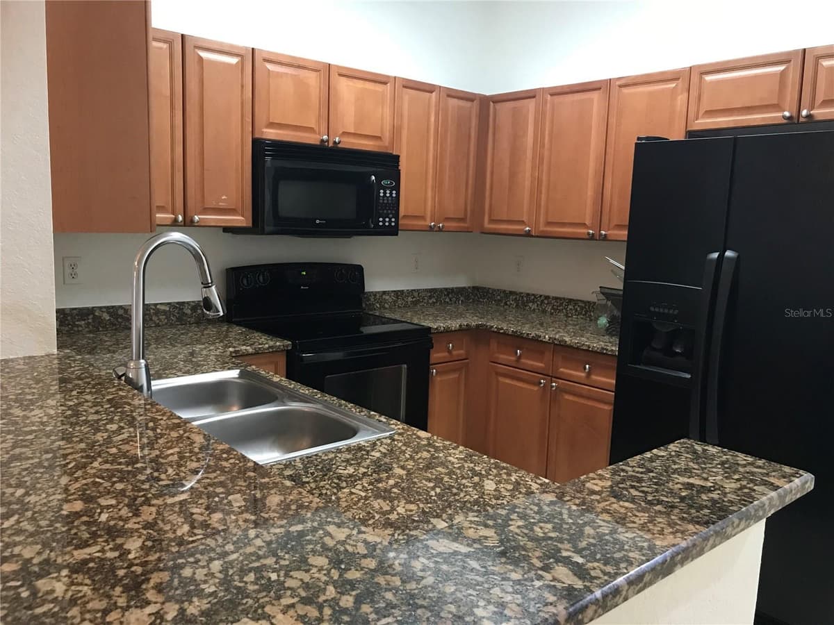 2490 LANCIEN COURT — photo 6 of 17