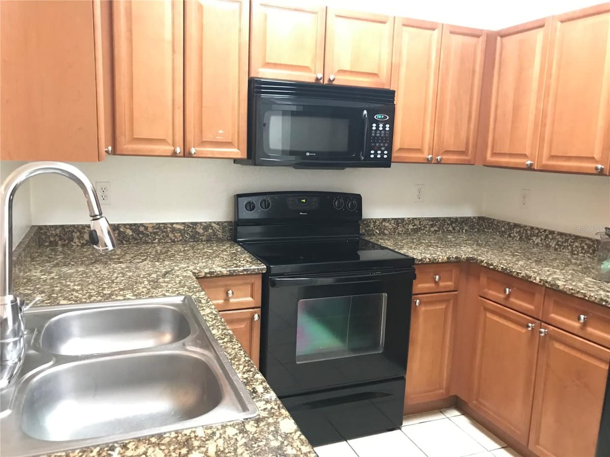 2490 LANCIEN COURT — photo 7 of 17
