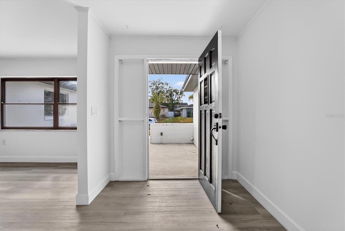 517 HICKORYWOOD AVENUE — photo 11 of 44