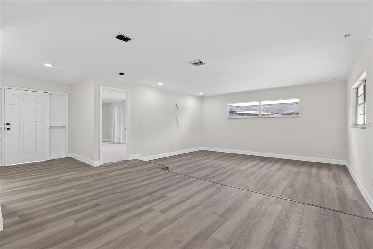 517 HICKORYWOOD AVENUE — photo 16 of 44