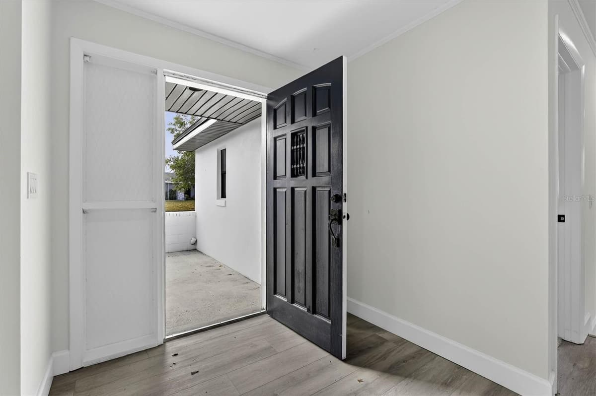 517 HICKORYWOOD AVENUE — photo 12 of 44
