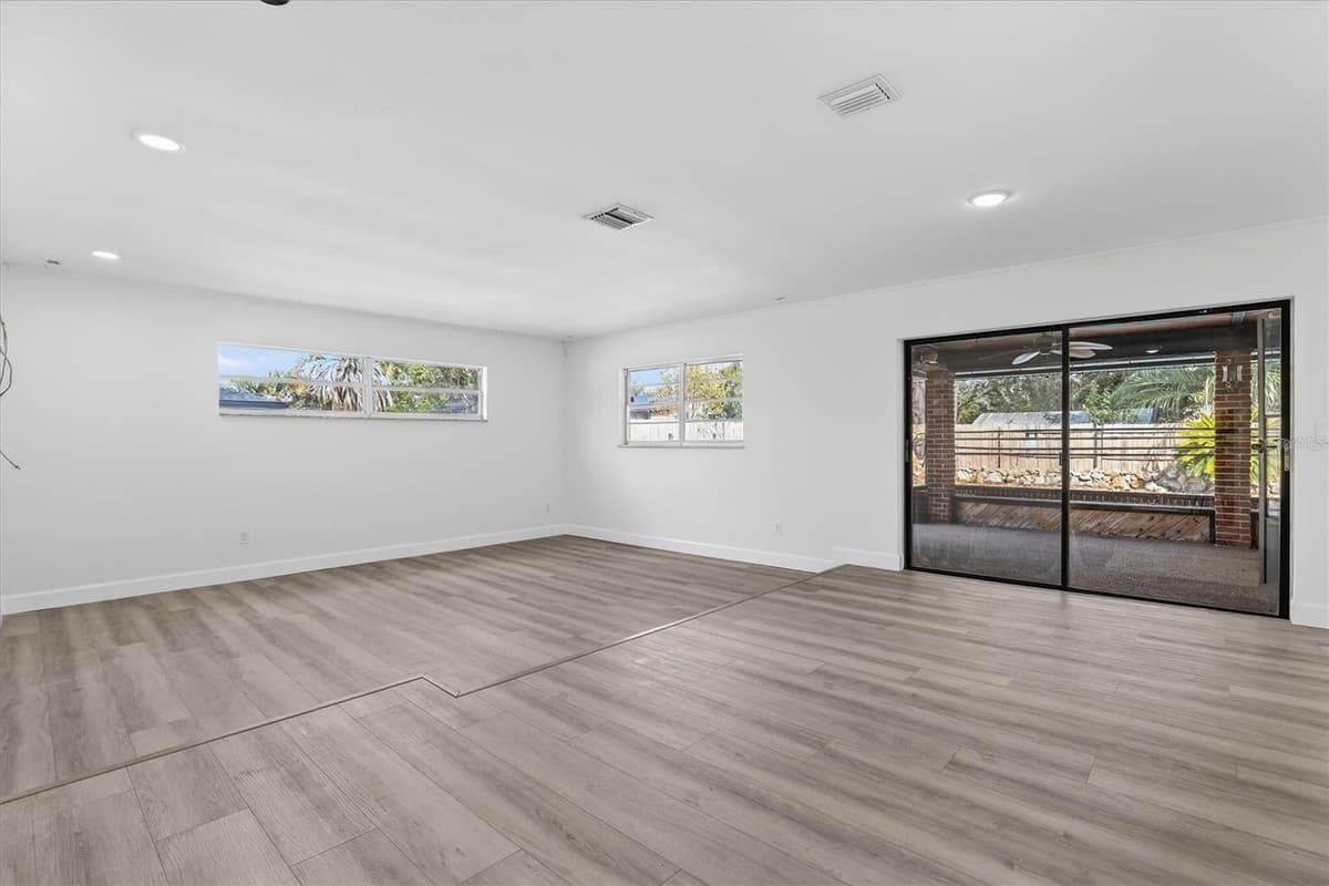 517 HICKORYWOOD AVENUE — photo 14 of 44