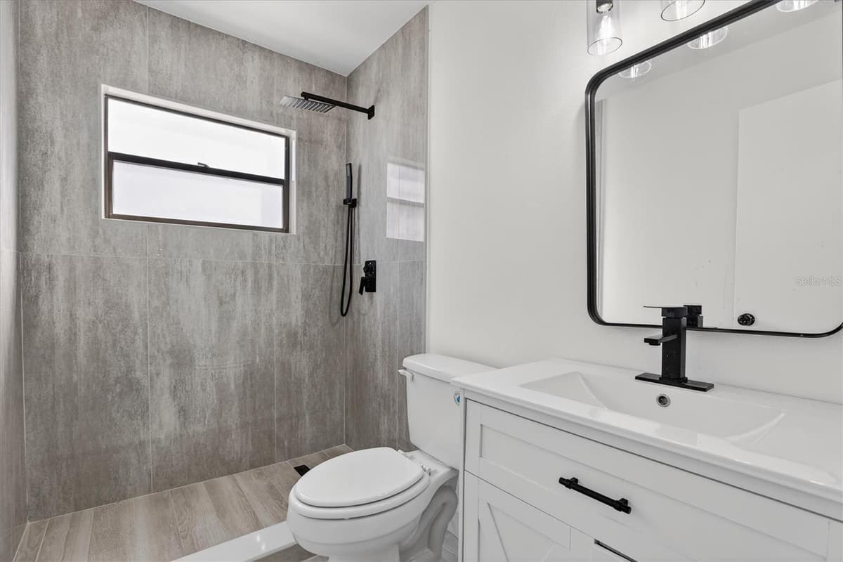 517 HICKORYWOOD AVENUE — photo 5 of 44