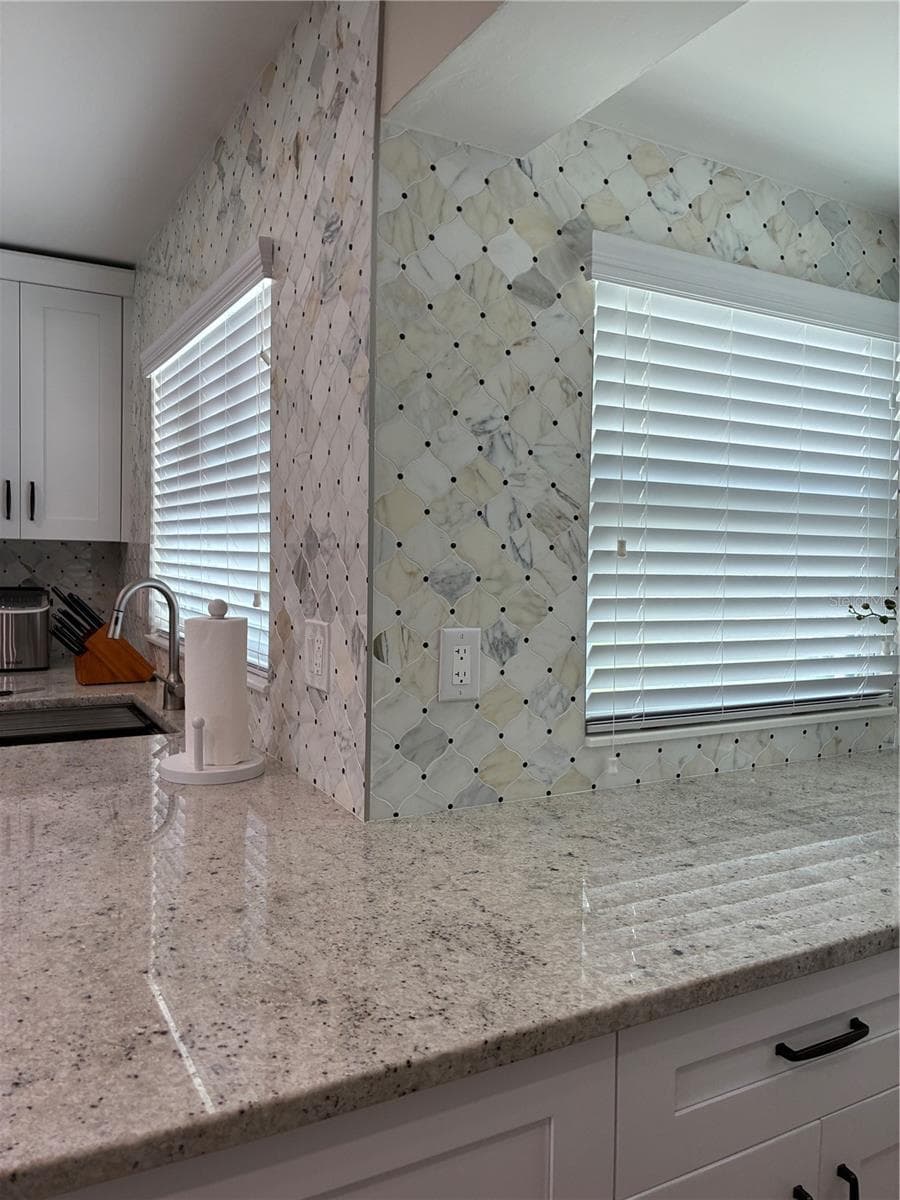 5240 SEMINOLE COURT — photo 11 of 40