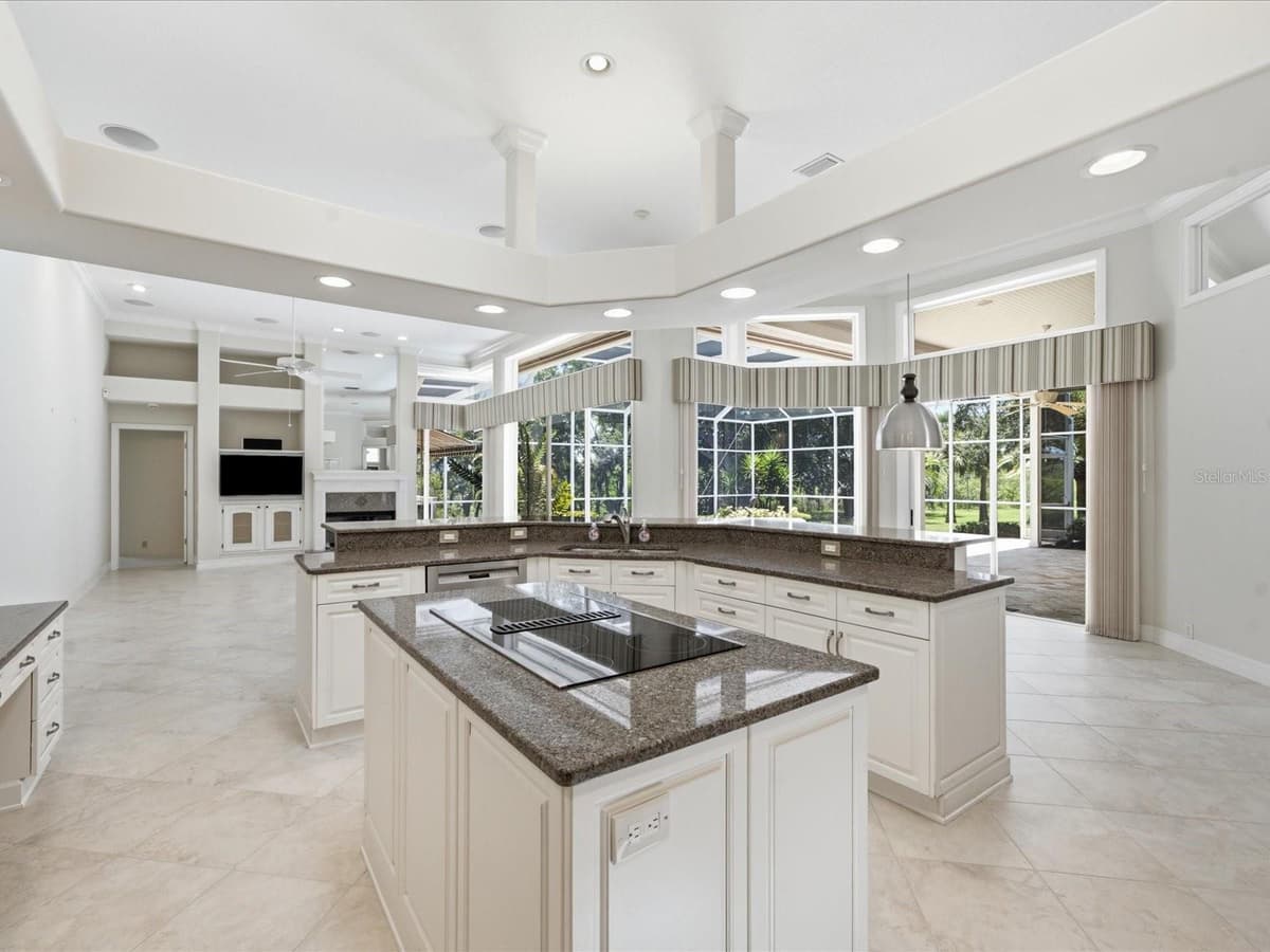 9802 MAKO COURT — photo 16 of 79