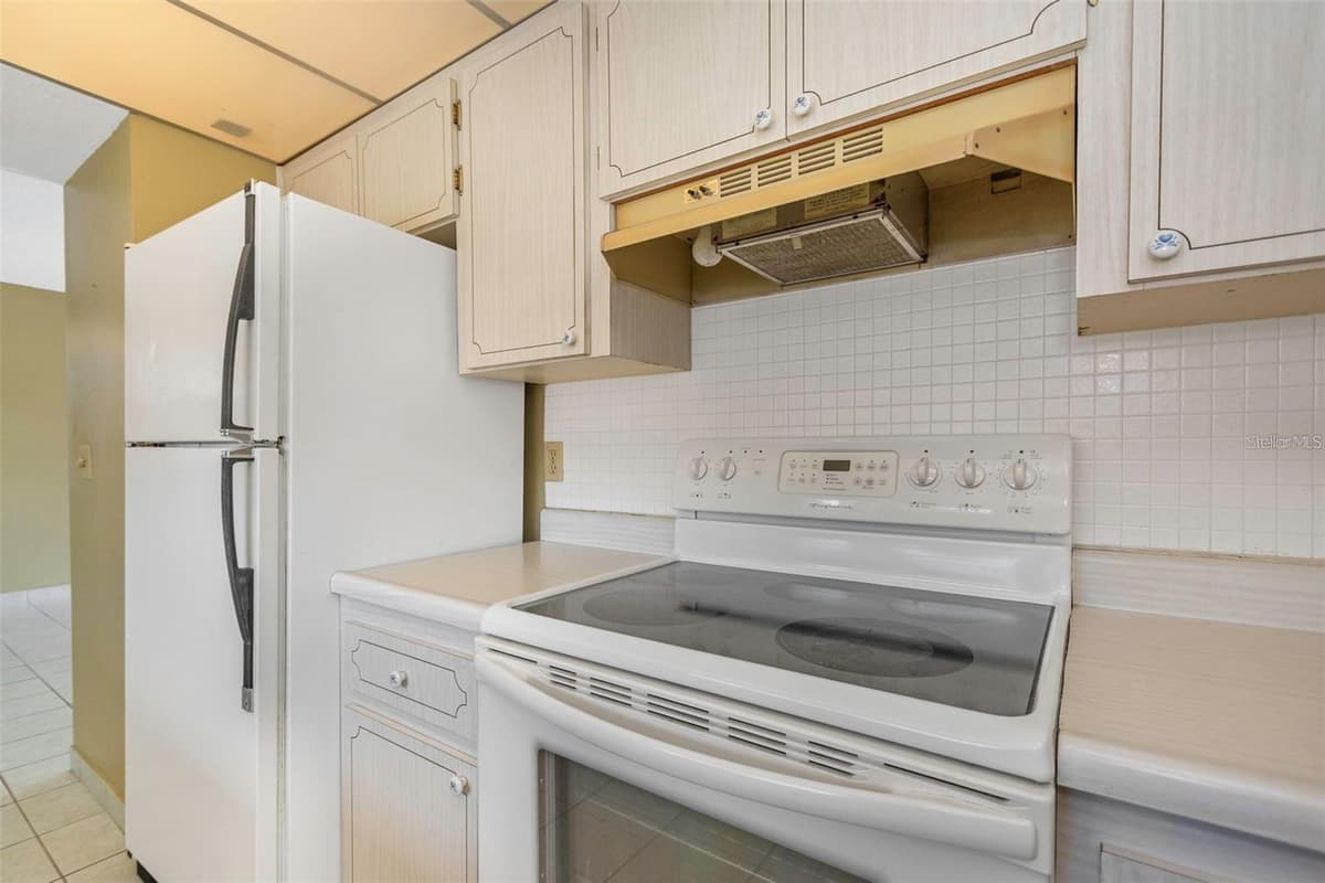 1301 HERCULES AVENUE — photo 10 of 28